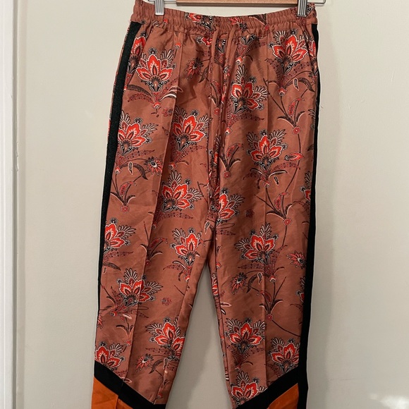 MAISON SCOTCH - SCOTCH & SODA FLORAL AND  CONTRAST PANEL PRINTED PANTS - Picture 13 of 14